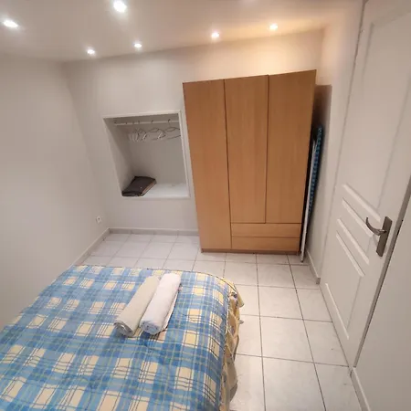 Apartment 2 Pieces Avec Barbecue 5 Minutes Gare Nanterre