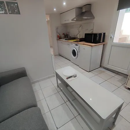 Apartment 2 Pieces Avec Barbecue 5 Minutes Gare Nanterre